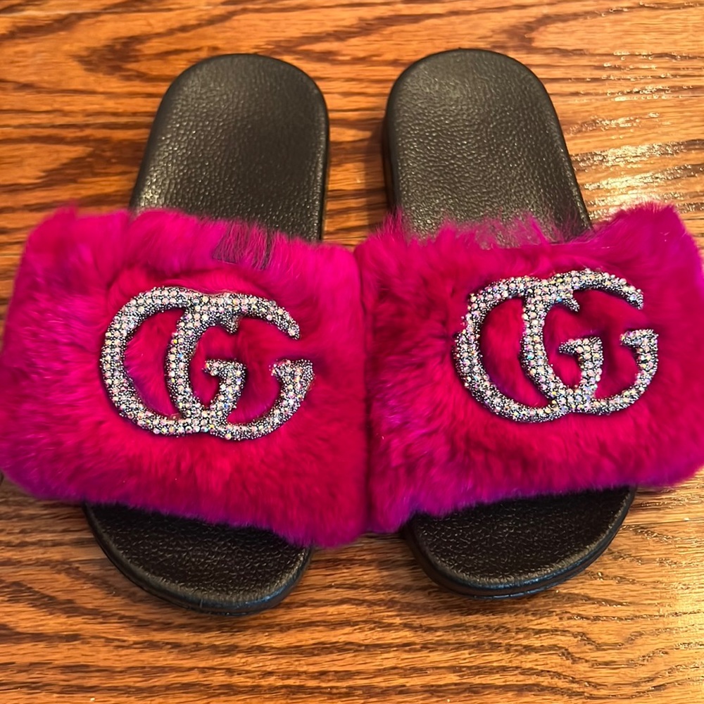 Kids gg furry slides size 12